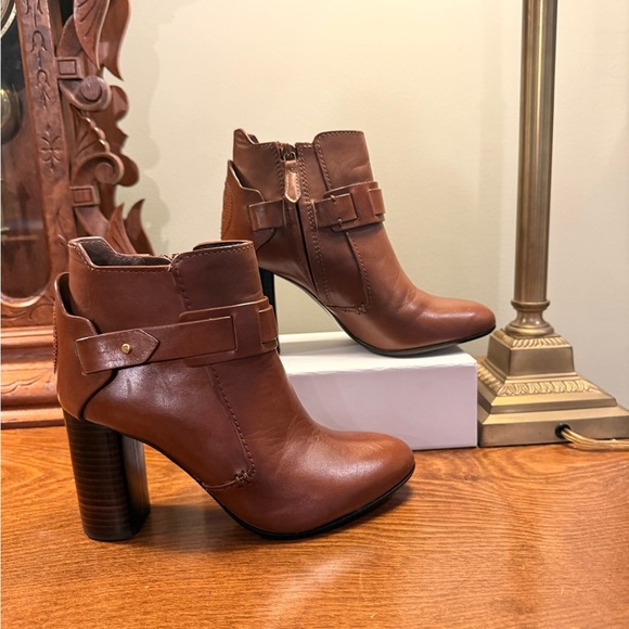 Tory Burch Colton 85MM Almond Brown Leather 3.25”Heel Booties Size 5 MSRP $495 - Picture 6 of 13